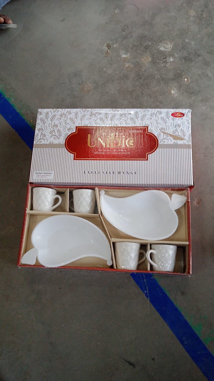 Unibic Ceramic Tea Cups With Plastic Leaf Shape tray / Platter (6 Pcs Set) Unibic Ceramic Tea Cups With Plastic Leaf Shape tray / Platter (6 Pcs Set)